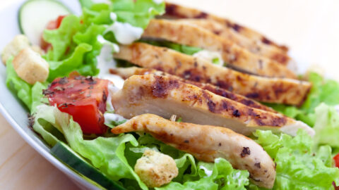Plat de salade poulet
